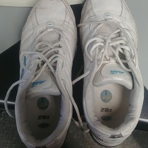 Avia Tennis shoes womans tennis shoes. Gently used. Non smoking home. 9.5